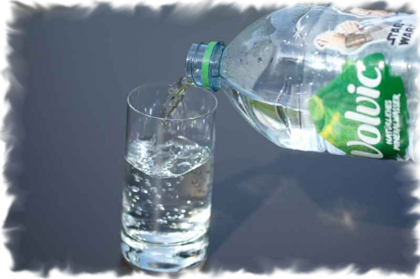 Wasser - still und prickelnd